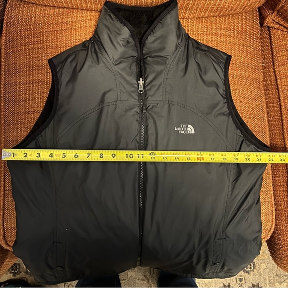 The North Face Women's Black Reversible Vest - Picture 11 of 12
